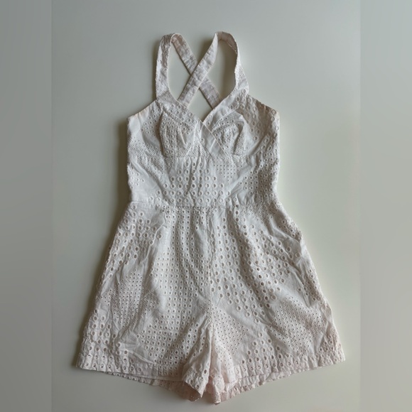 Trina Turk Light Pink Eyelet Embroidered Romper‎ Size 2 Resort Wear - Picture 1 of 9